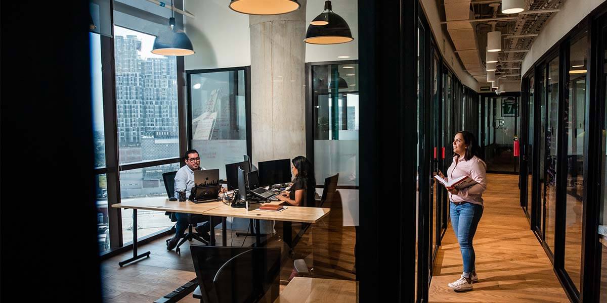 netwokr engineer working in an office at wework guadalajara