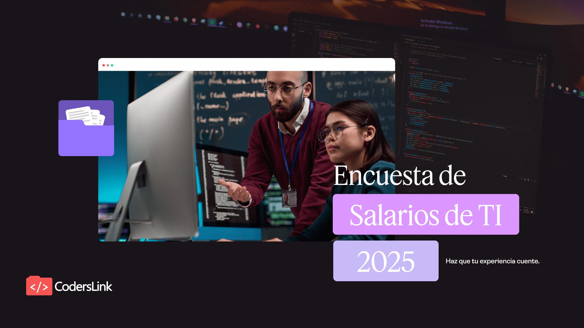 Two people work at a computer in an office with coding visible on screens. Text reads: “Encuesta de Salarios de TI 2025” and “Haz que tu experiencia cuente.” CodersLink logo is shown, destacando el talento tecnológico México. CodersLink 2025.